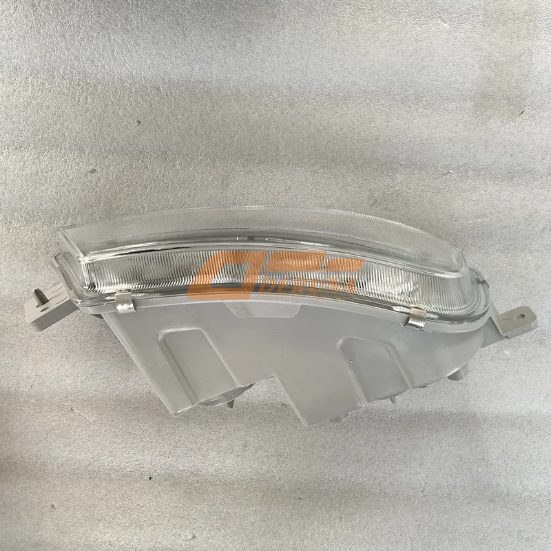 3732015-2000-C00/E Luz antiniebla izquierda FAW J7